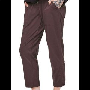 LULU LEMON DANCE STUDIO CROP